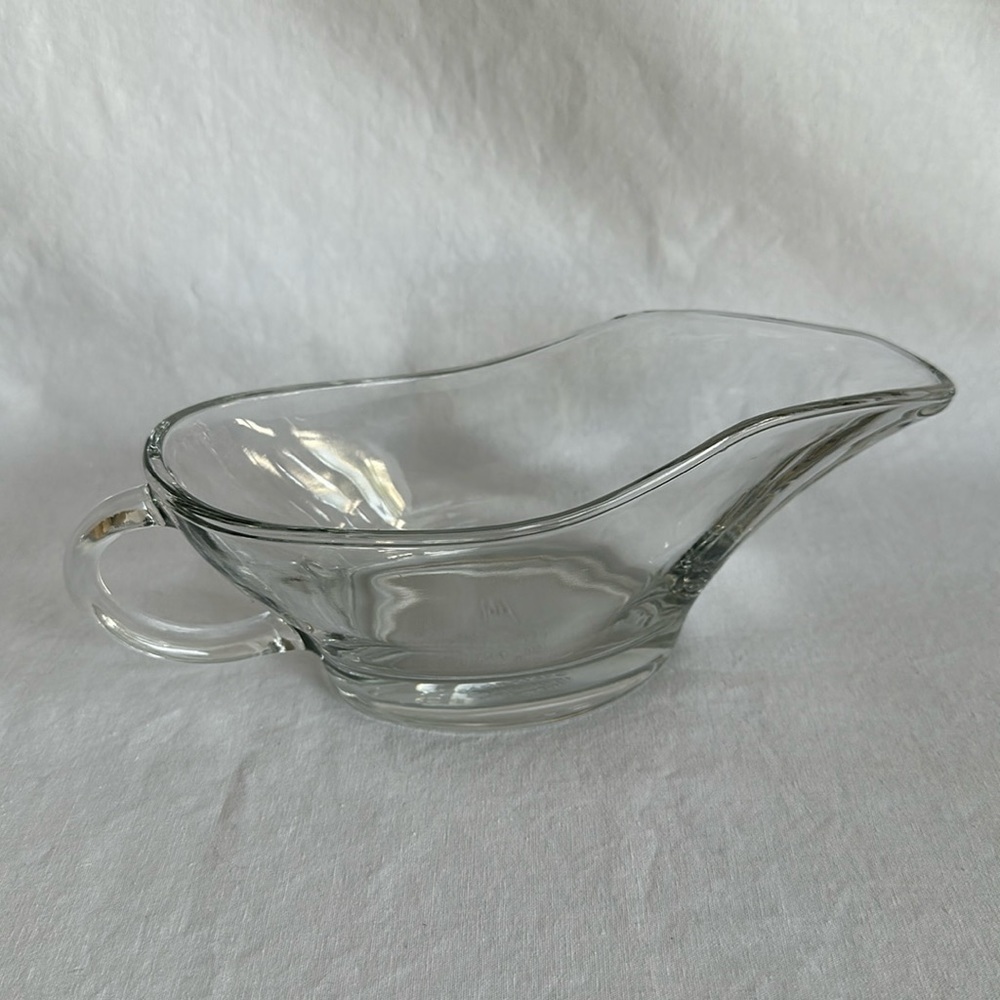 Anchor Hocking clear glass gravy boat